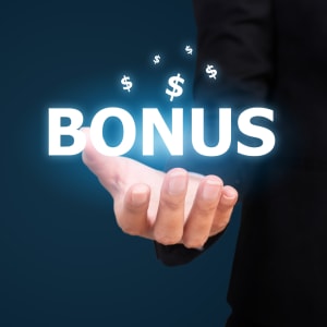 Bonuset e mirÃ«seardhjes kundrejt bonuseve pa depozite nÃ« kazinotÃ« nÃ« internet 2023