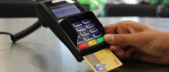 Si të depozitoni dhe tërhiqni fonde duke përdorur MasterCard në kazinotë në internet