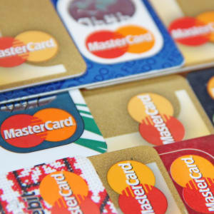Shpërblime dhe bonuse të Mastercard për përdoruesit e kazinove në internet