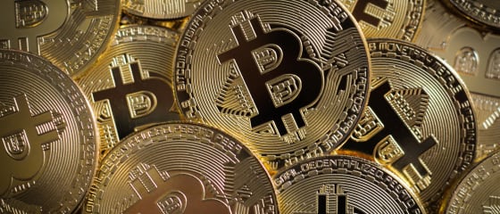 Bitcoin kundrejt metodave tradicionale të pagesës për kazinotë në internet: të mirat dhe të këqijat